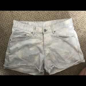 Patterned jean shorts